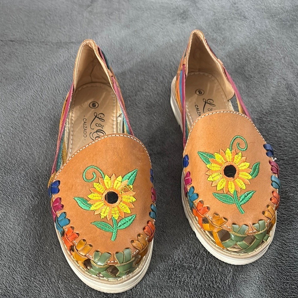 Women's Tan‎ Embroidered Flats